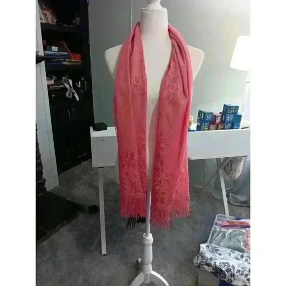 "INDIGO SOUL" Ladies 62" x 28" 100% Polyester Pink Lace Scarf - Picture 6 of 8